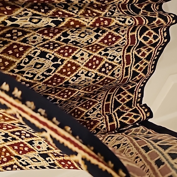 Requirements Skirt - Picture 3 of 4